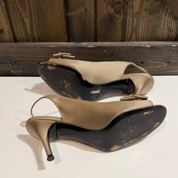 2/35$❤️Stuart Weitzman Tan Heels with Bow Detail - Picture 6 of 7